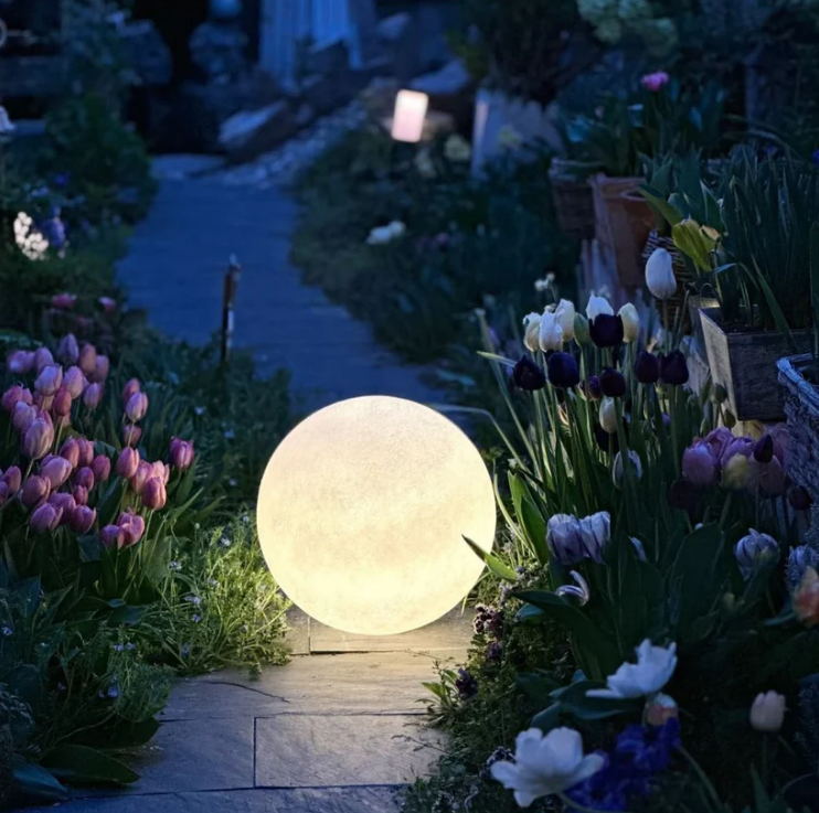 Zahradní světlo Moon | Solární LED lampa ve tvaru měsíce