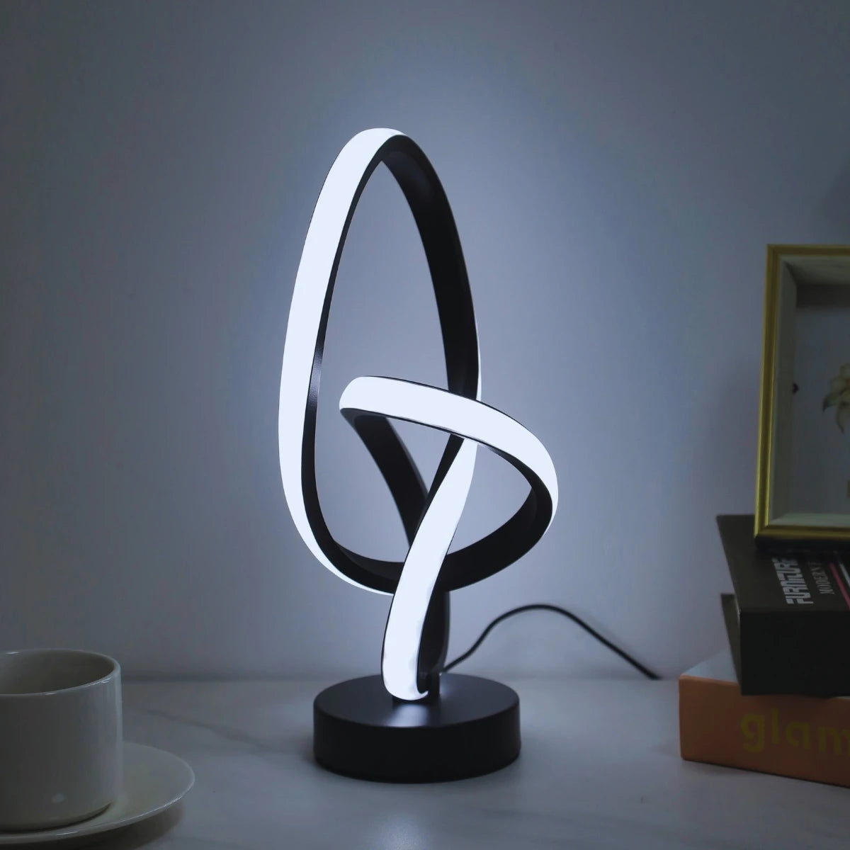 Double helix lamp detail view – Woodiny