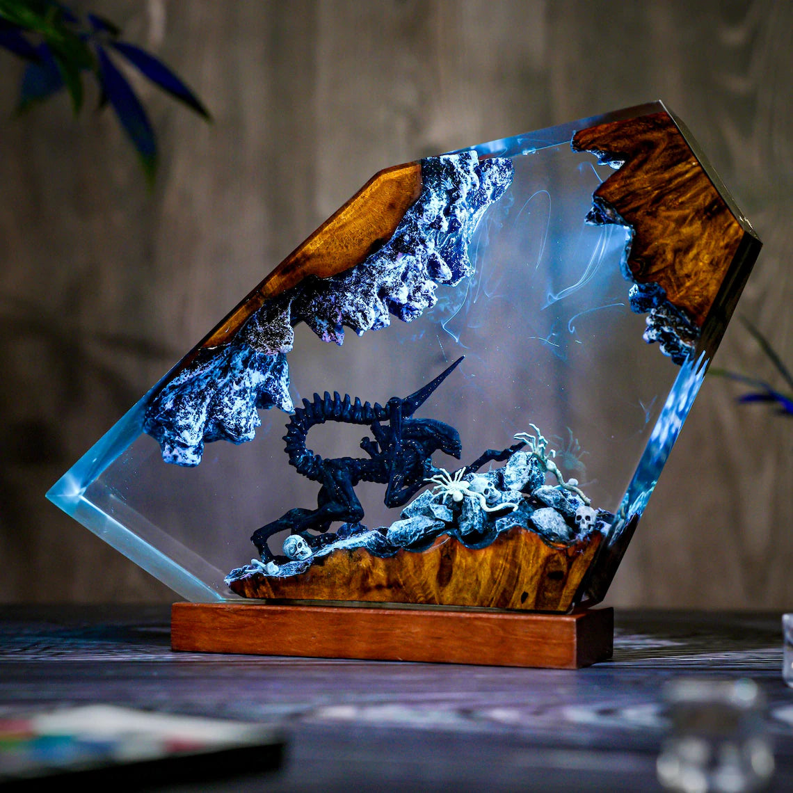 Alien Resin Night Light Lamp Sci-Fi | Woodiny